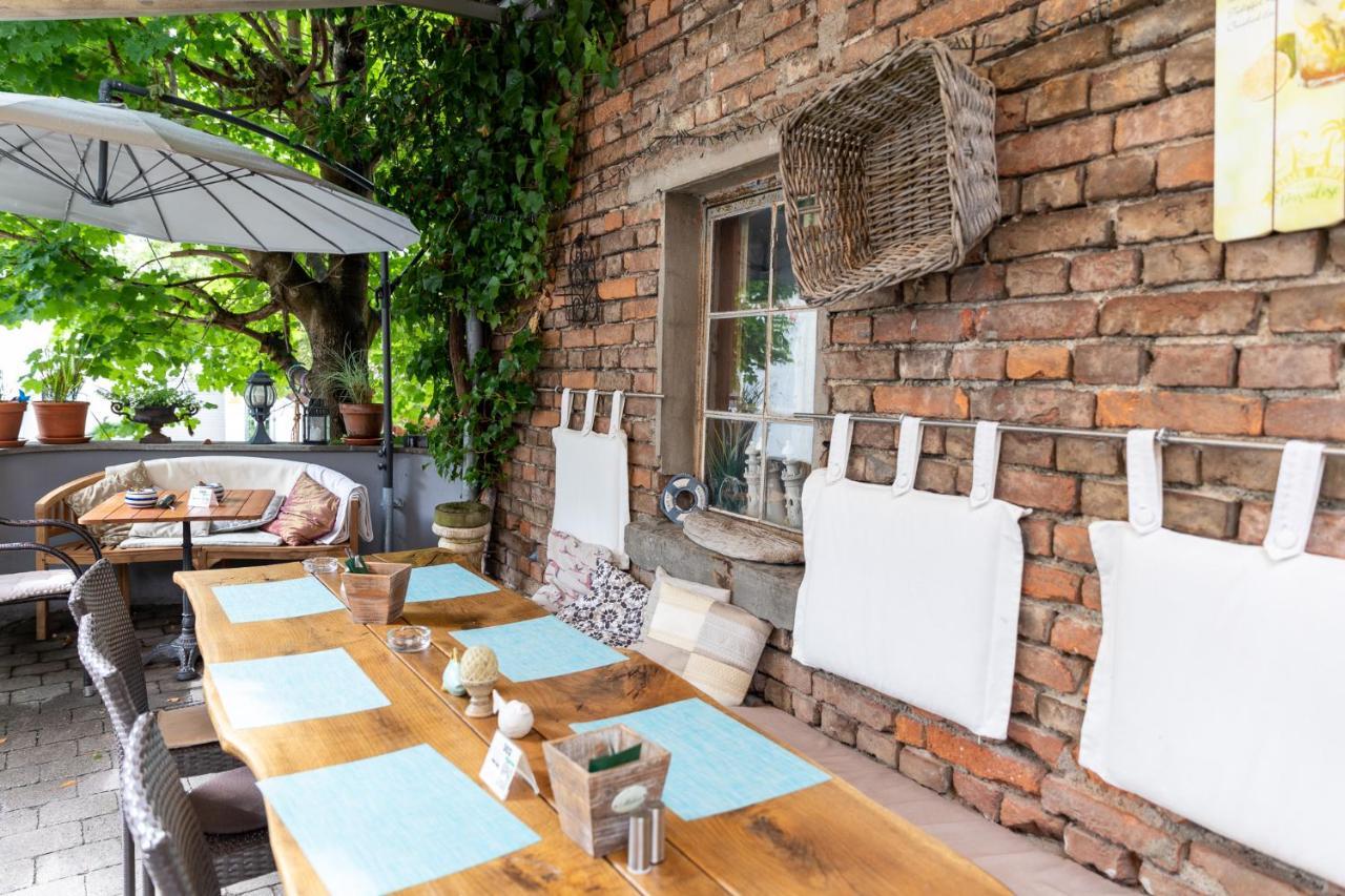 Hotel Restaurant Grüner Baum und Altes Tor Bad Waldsee Exterior foto
