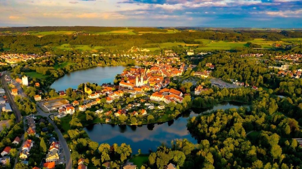 Hotel Restaurant Grüner Baum und Altes Tor Bad Waldsee Exterior foto